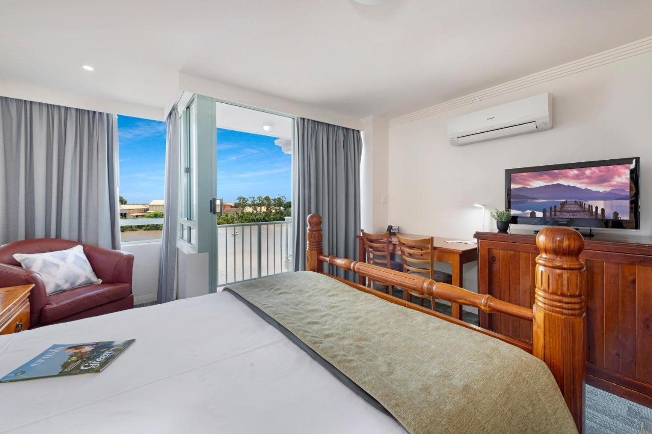 Burnett Riverside Hotel 写真