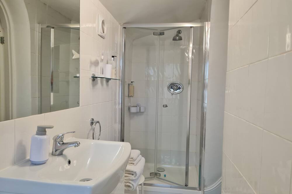 Endeavour House 写真