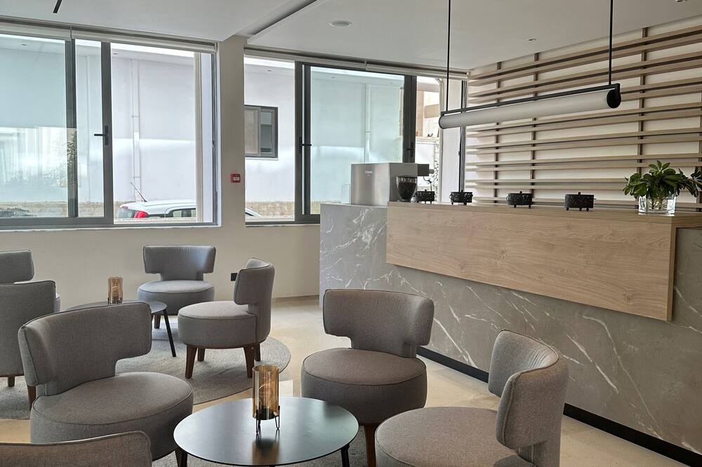 Hotel Angela Suites & Lobby 写真