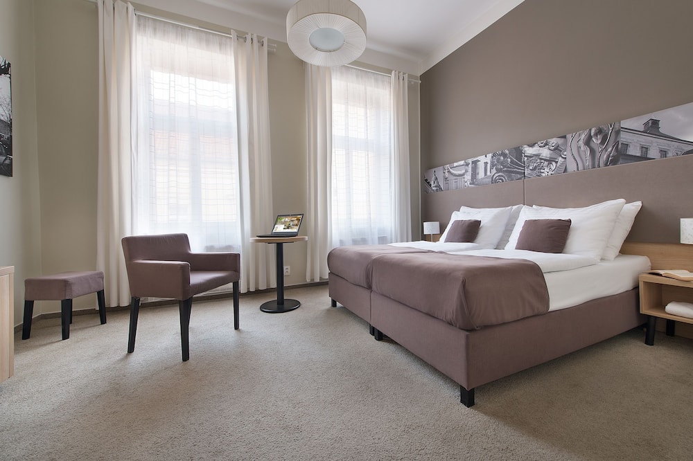 スリー クラウン ホテル プラハ 写真