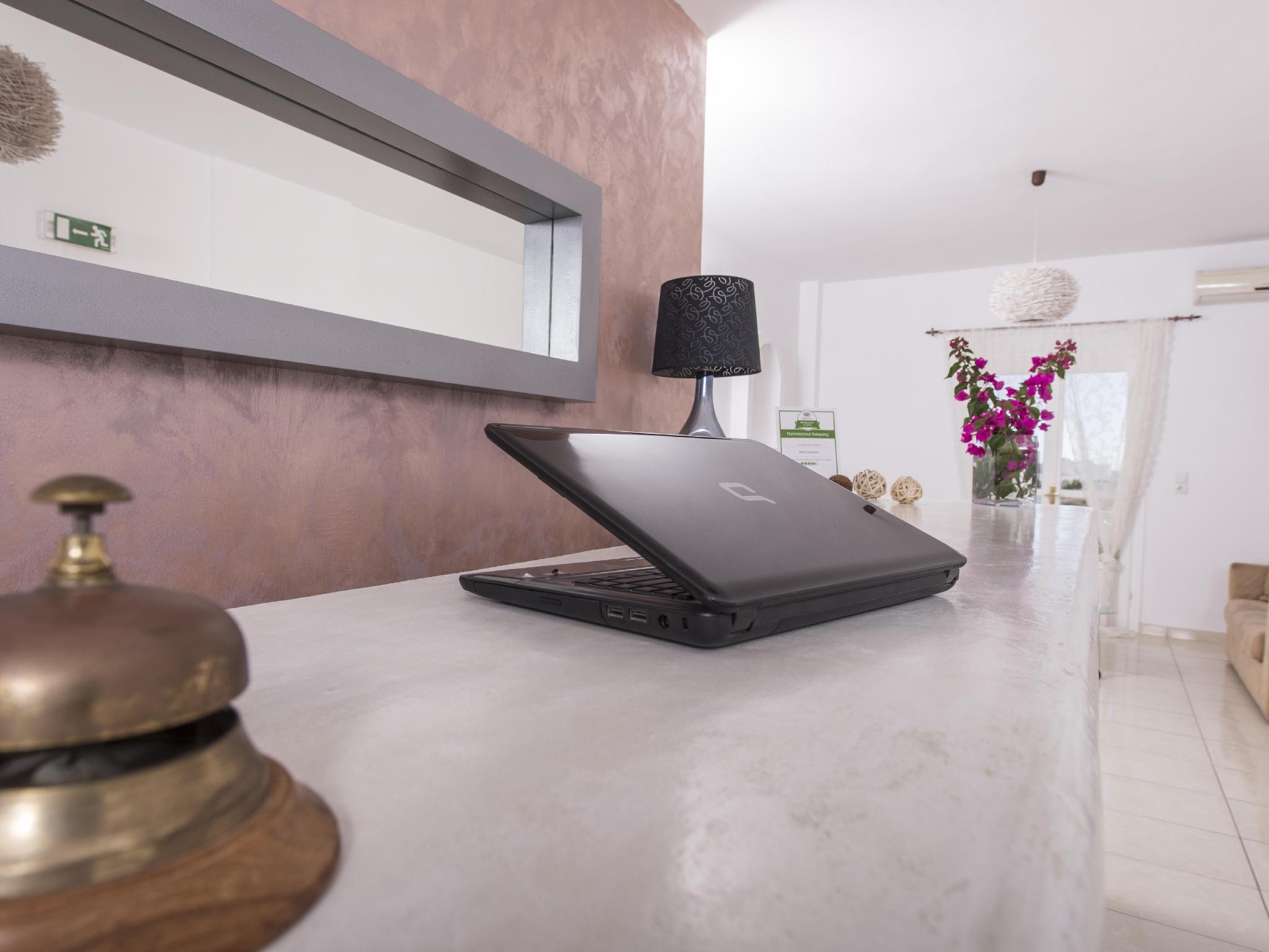 ベラ サントリーニ スタジオズ 写真