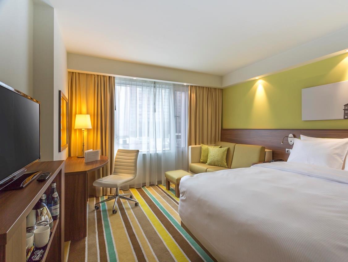 ハンプトン バイ ヒルトン ワルシャワ シティ センター 写真