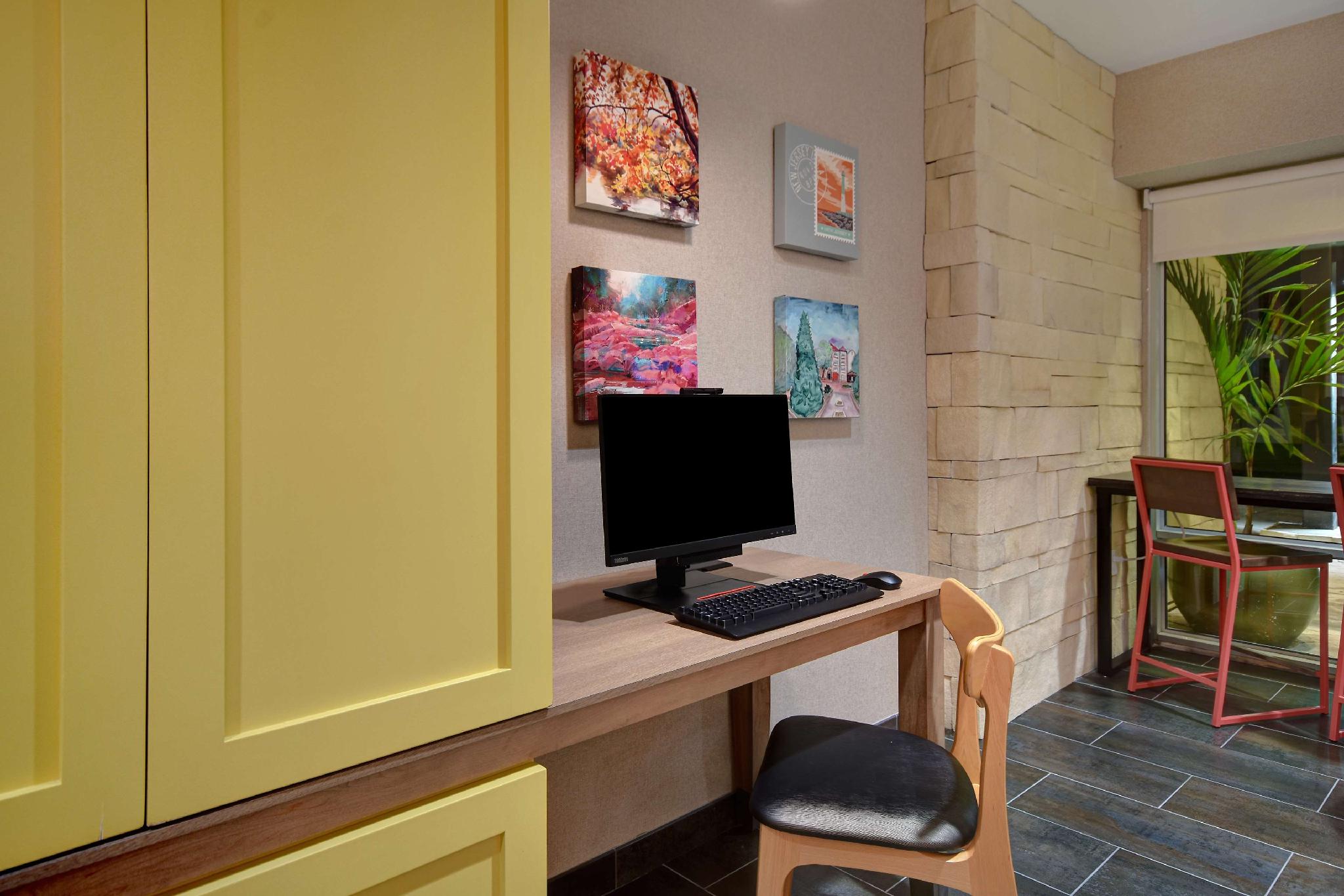 ホーム2スイーツ バイ ヒルトン イースト ハノーバー 写真