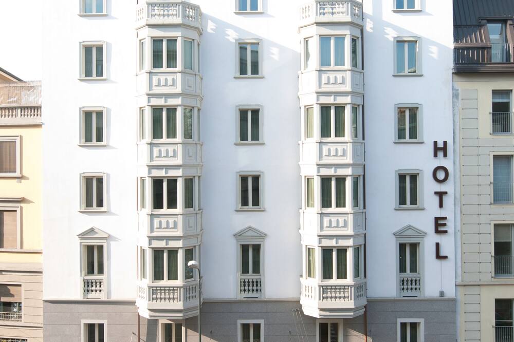 ホテル マルコーニ 写真