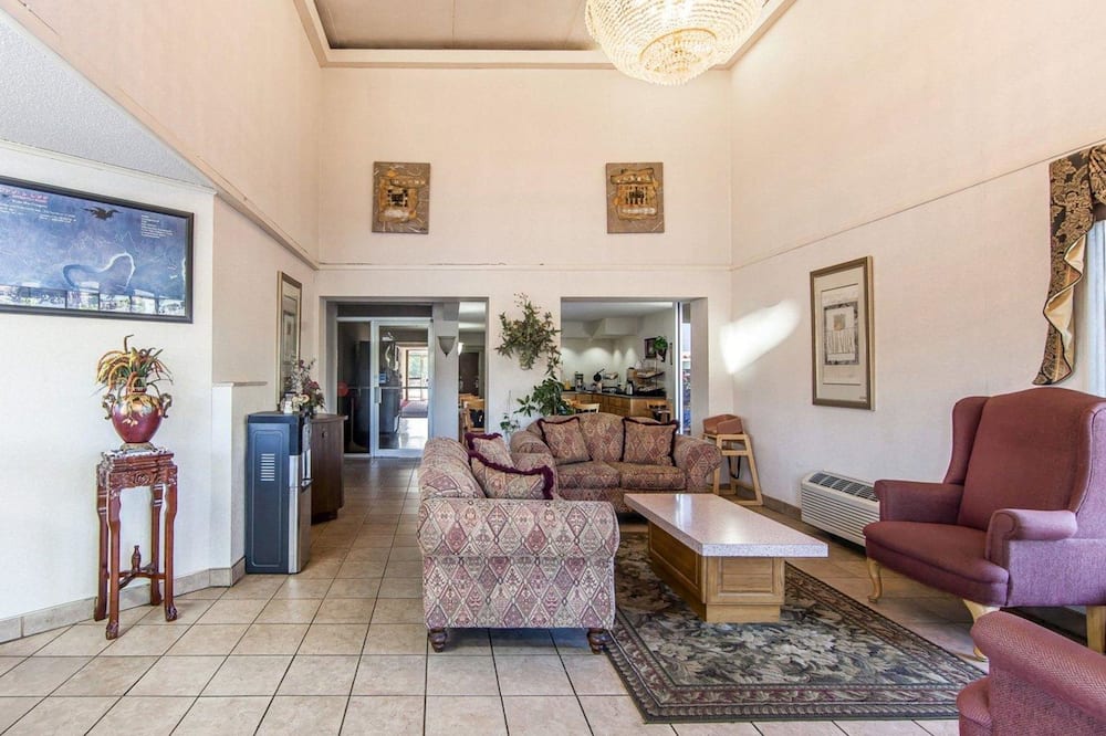 ロードウェイ イン 写真