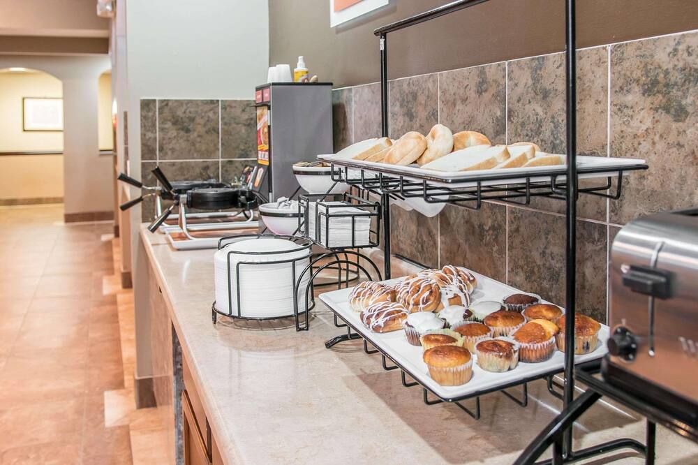 カントリー イン & スイーツ バイ ラディソン バトル クリーク ミシガン 写真