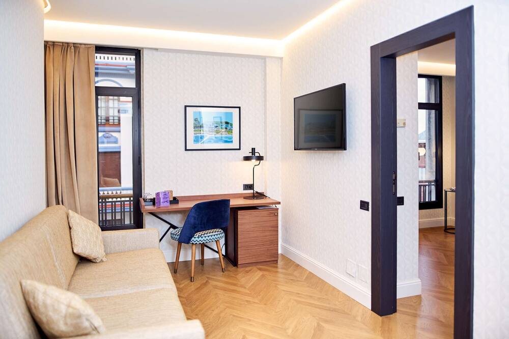 オクシデンタル レオン アルフォンソ V 写真