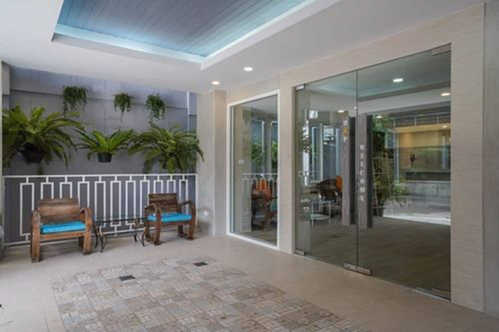 ハップ アット サトーン ホテル 写真