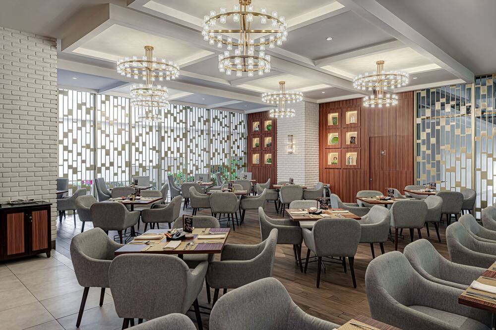 ワイズラグジュホテルスパツィオスラバヤ 写真