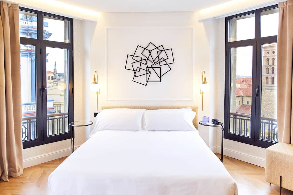 オクシデンタル レオン アルフォンソ V 写真