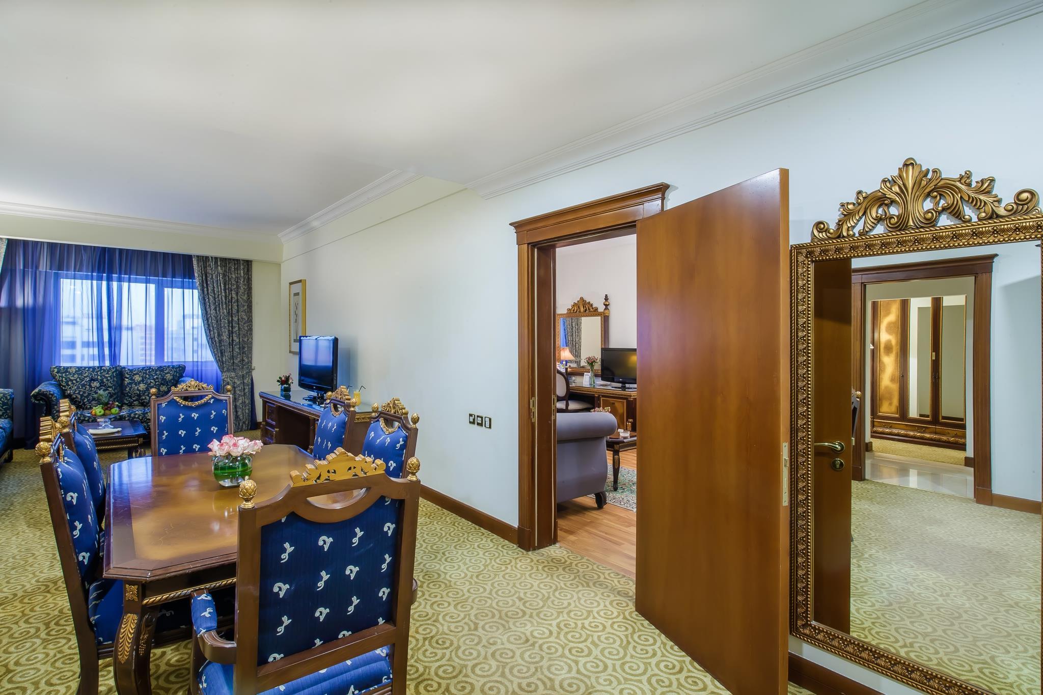 グランド エクセルシオール ホテル ブル ドバイ 写真