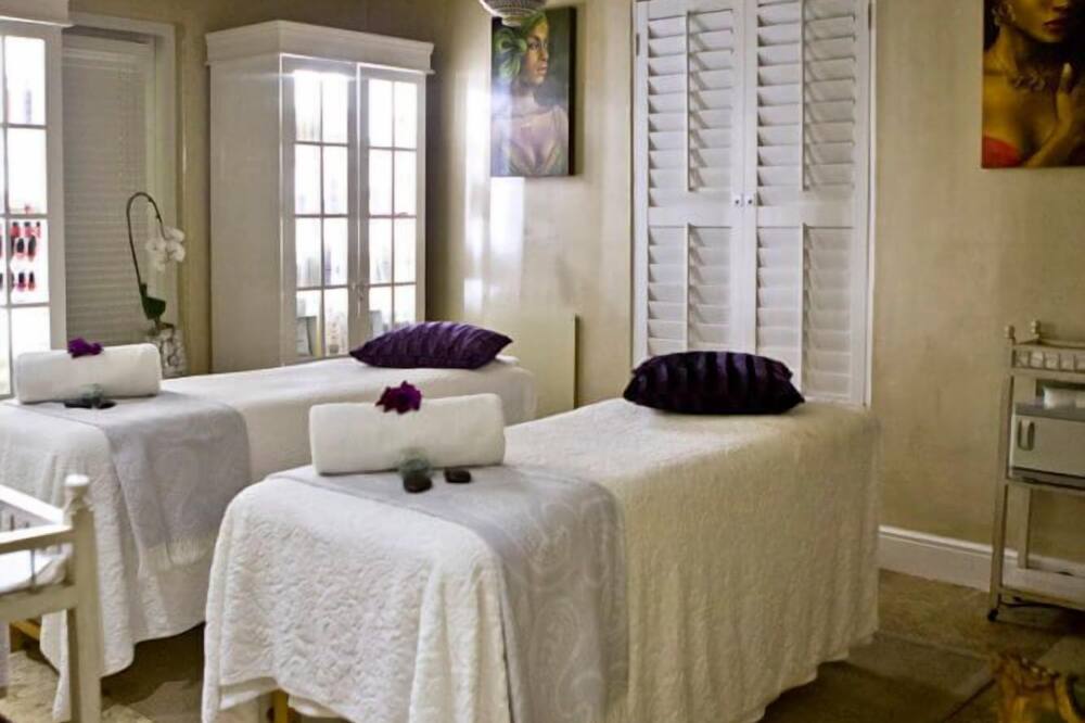 Birkenhead House 写真