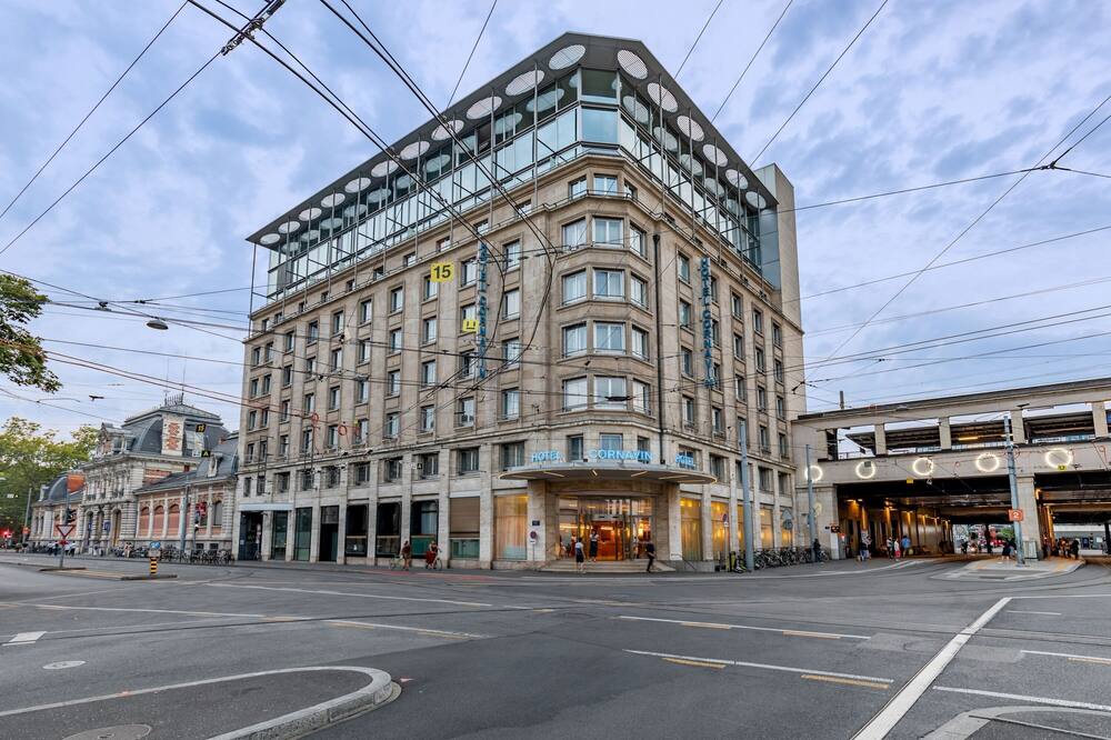 ホテル コルナヴァン 写真