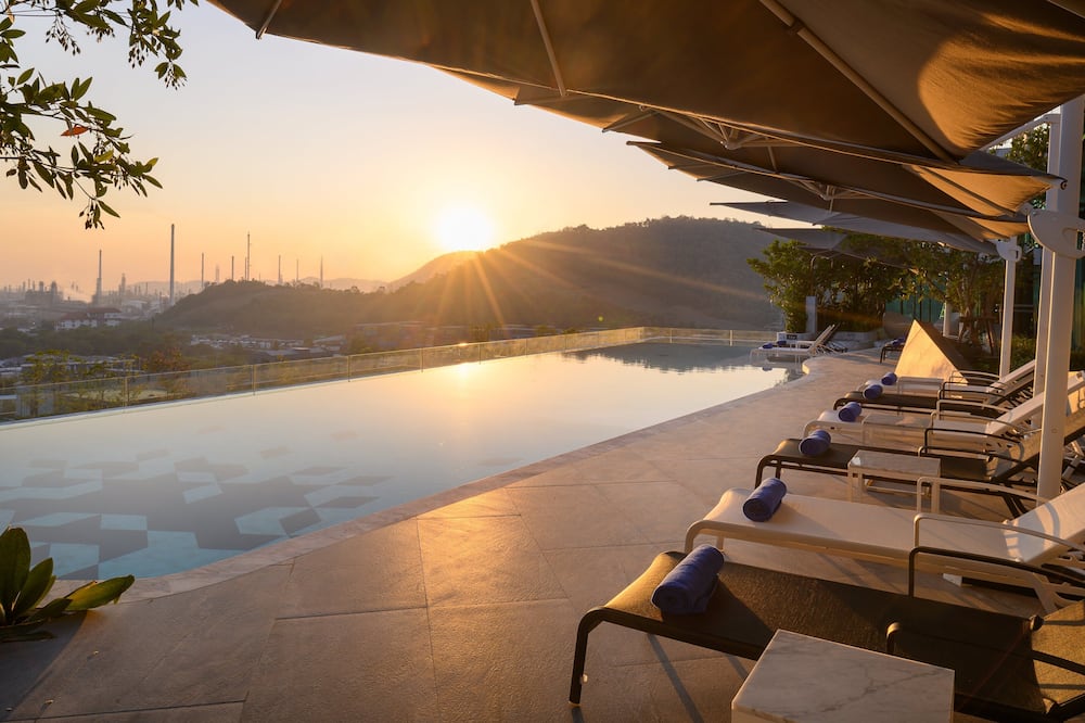 ホリデイ イン ＆ スイーツ シーラチャ ラエムチャバン バイ IHG 写真