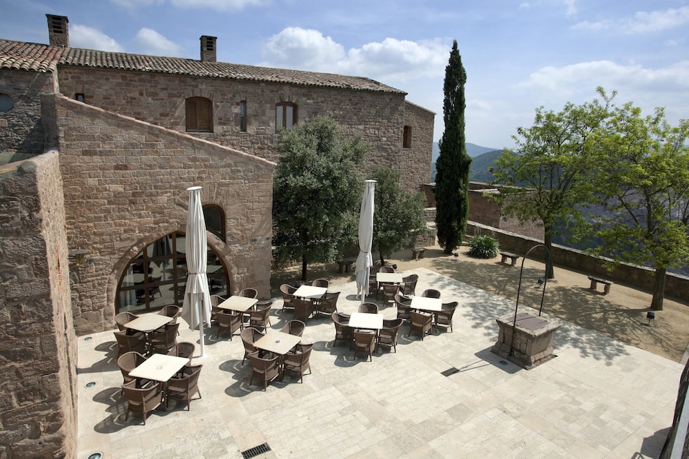 パラドール デ カルドナ 写真