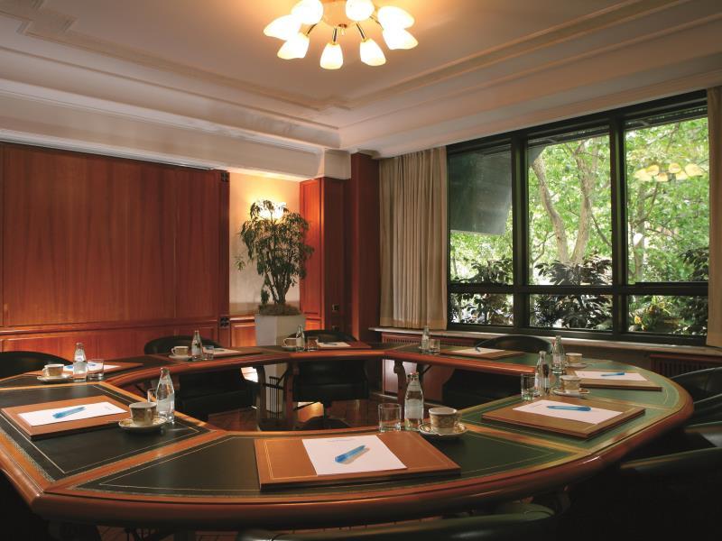 ホテル キャピトル 写真