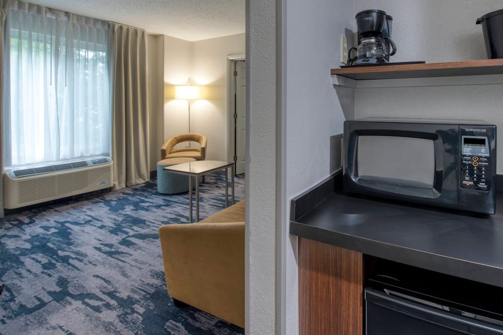 フェアフィールド イン バイ マリオット ローリー クラブツリー 写真