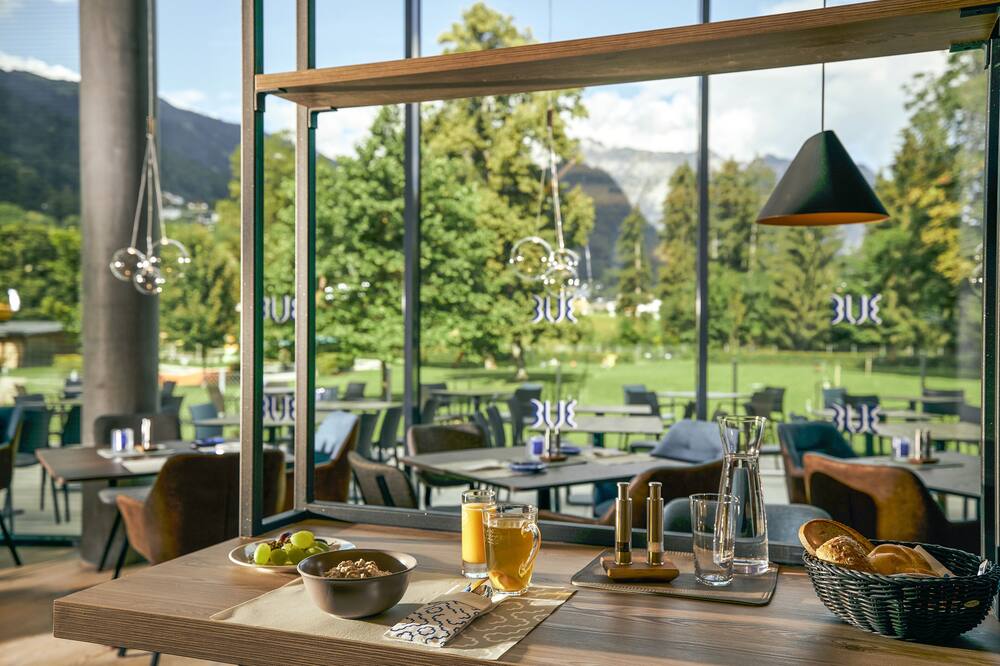 トゥイ ブルー モンタフォン 写真