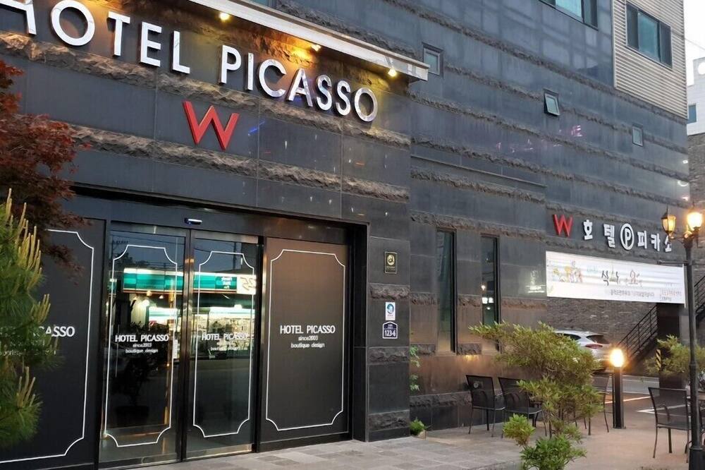 ピカソ ホテル 写真