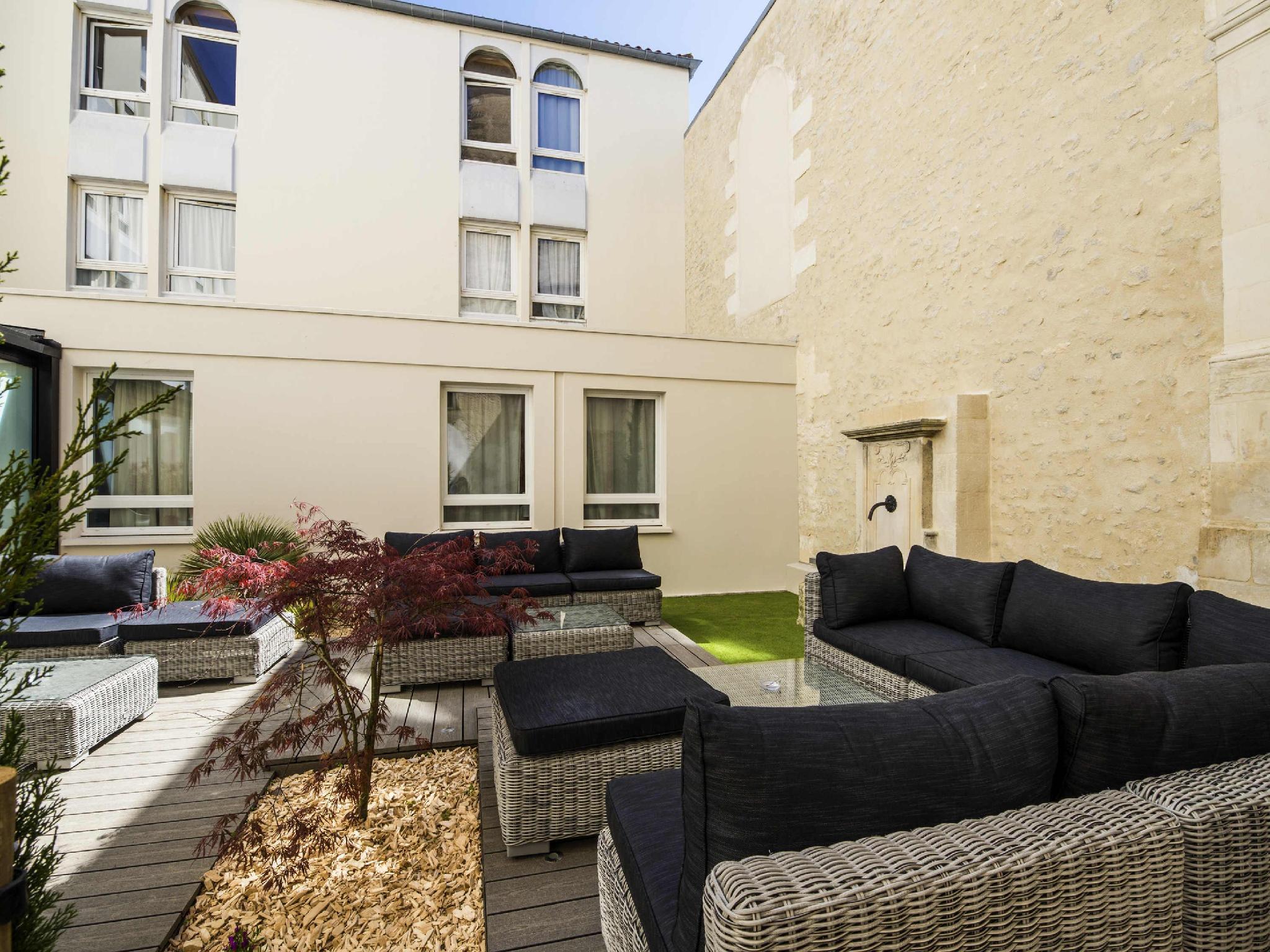 イビス ラ ロシェル ヴュー ポール 写真