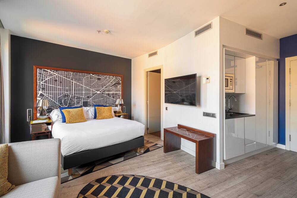 ナイトリー バルセロナ ポブレノウ 写真