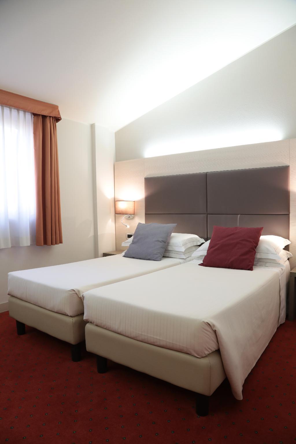 ホテル カンピオン 写真