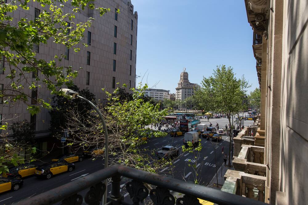 イザイラ プラザ カタルーニャ 写真