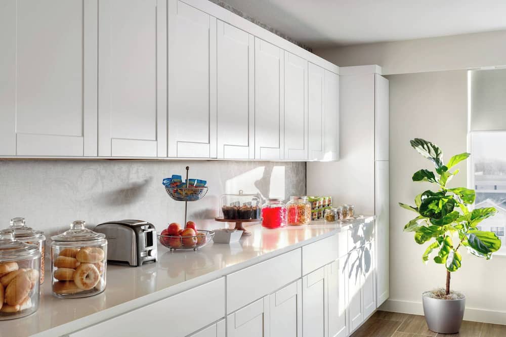 デルタ ホテルズ バイ マリオット インディアナポリス エアポート 写真