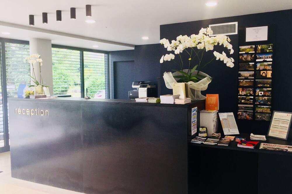 ラ シャルトルーズ ロジス オテル レストラン 写真