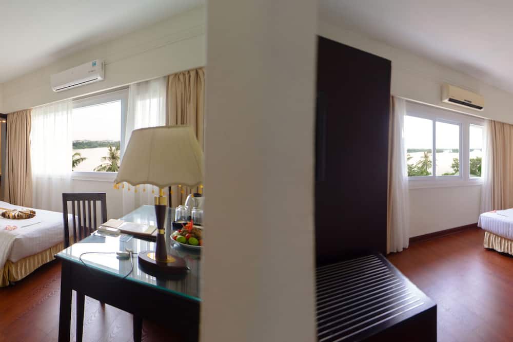 センチュリー リバーサイド ホテル フエ 写真