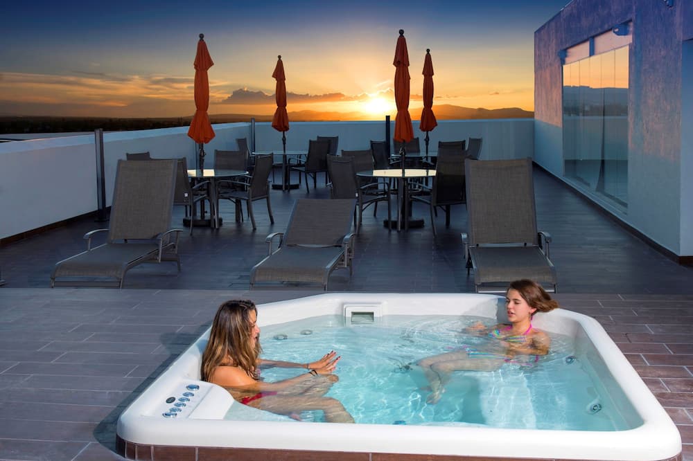 ホリデイ イン エクスプレス ＆ スイーツ ケレタロ バイ IHG 写真