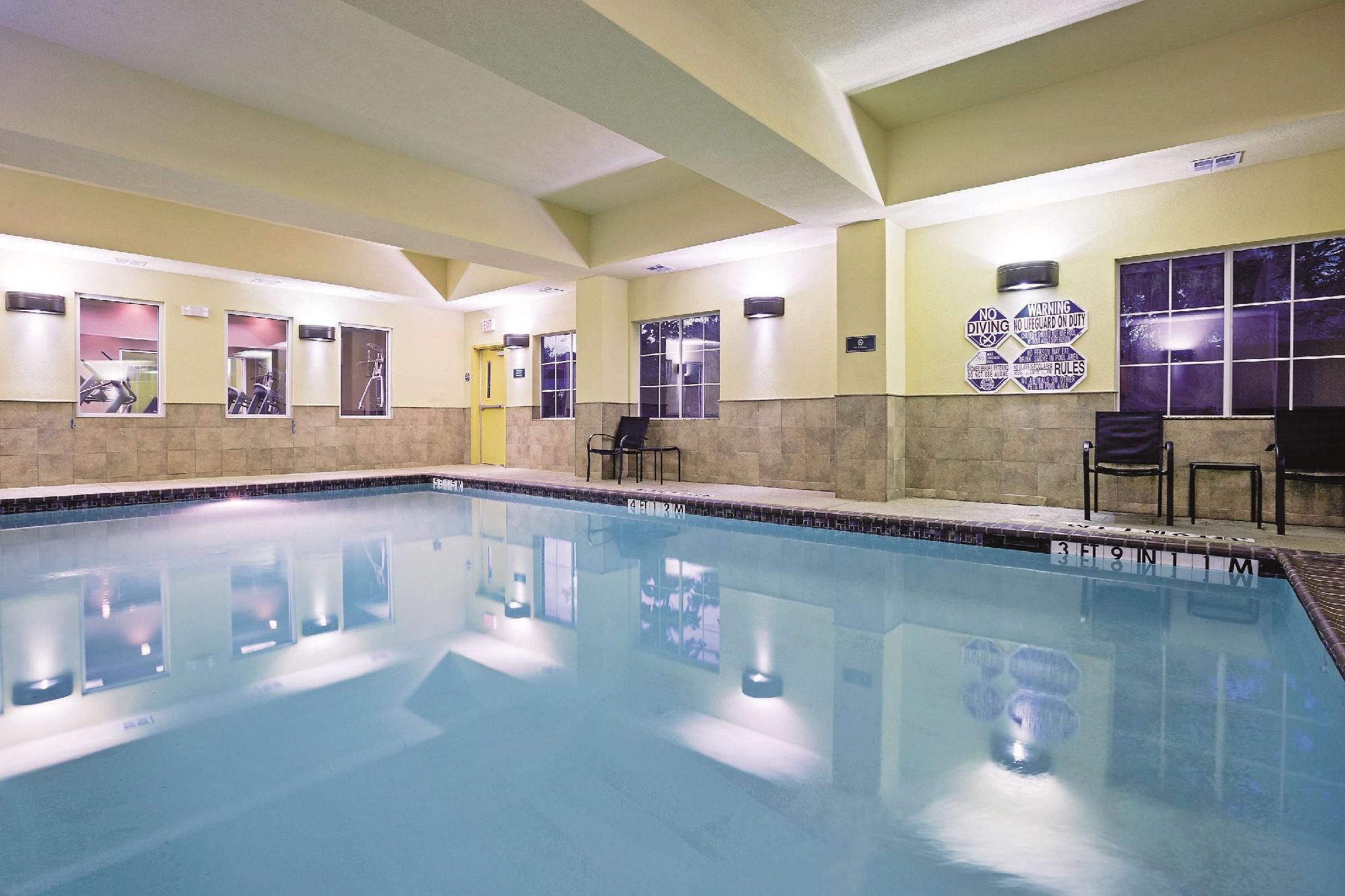 ラ キンタ イン & スイーツ バイ ウィンダム フォート ワース ノースイースト モール 写真