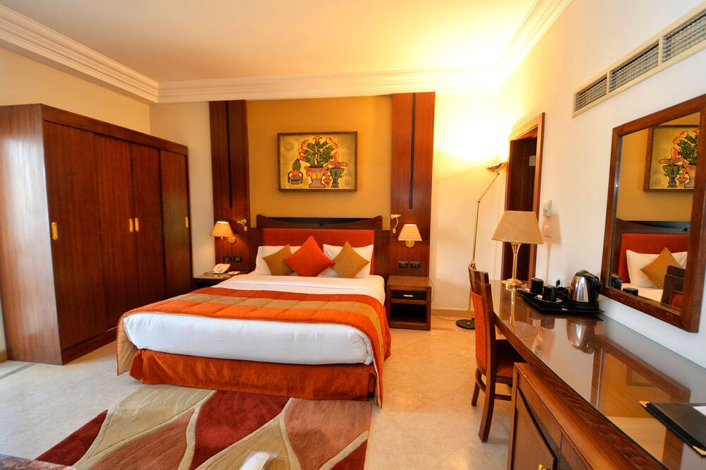 アラカン イータベ ルクソール ホテル 写真