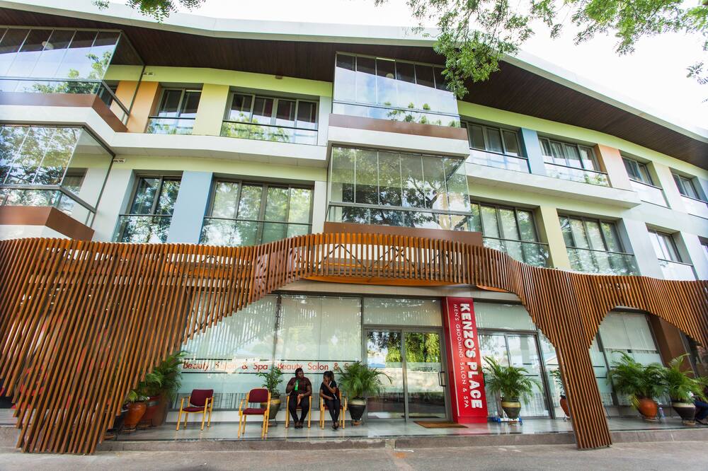 アクラ ラグジュアリー アパートメンツ カントンメンツ 写真