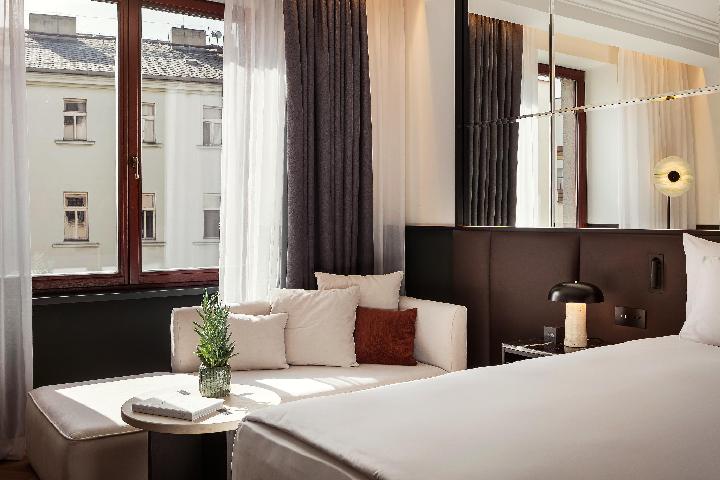 アルマナック X アルクロン プラハ 写真