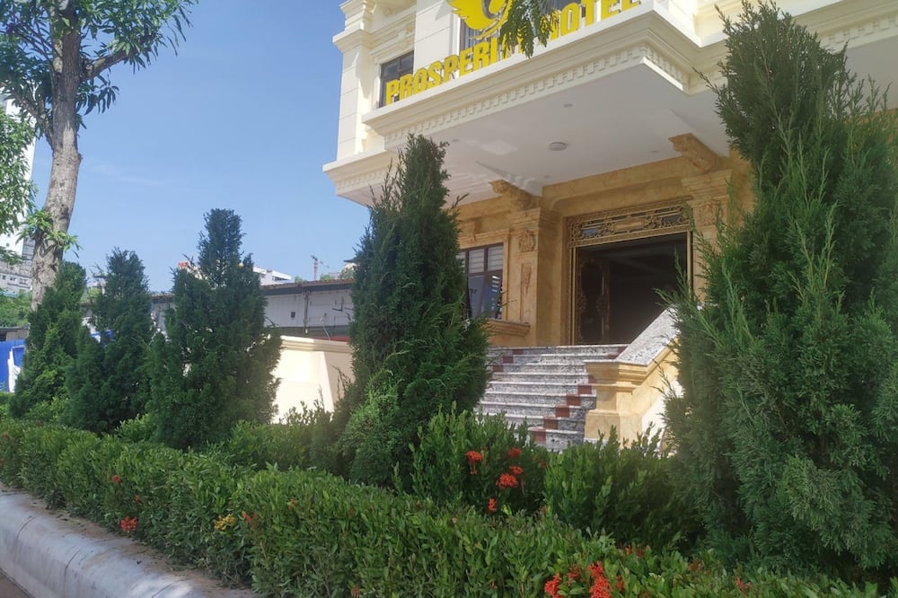 プロスペリティ ハロン ホテル 写真