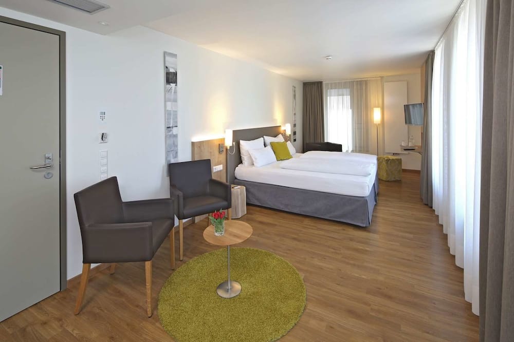 ホテル ゴールデネス ラート 写真