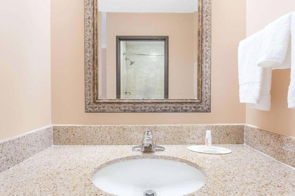 スーパー 8 バイ ウィンダム オーエンズボロ 写真