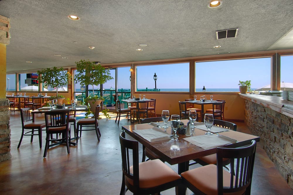 ハワード ジョンソン プラザ ホテル バイ ウィンダム オーシャン シティ オーシャンフロント 写真