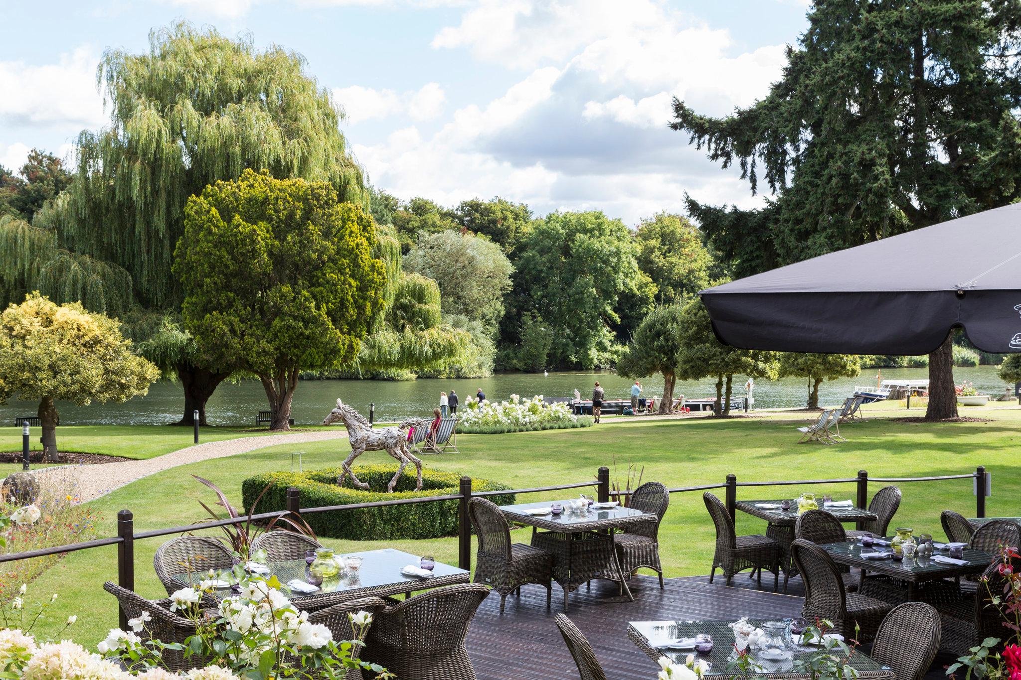 The Oakley Court 写真