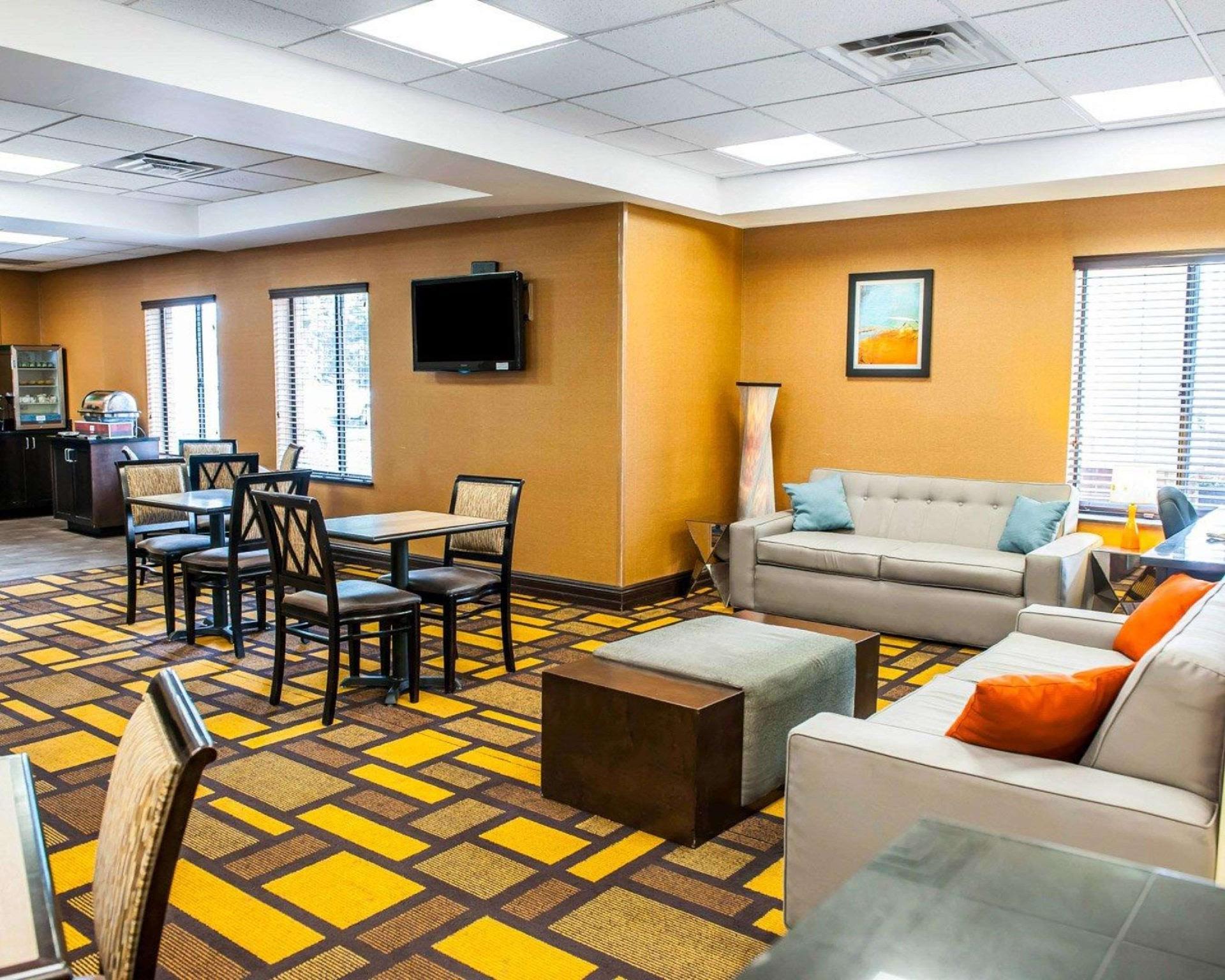 コンフォートイン インディアナポリス イースト 写真