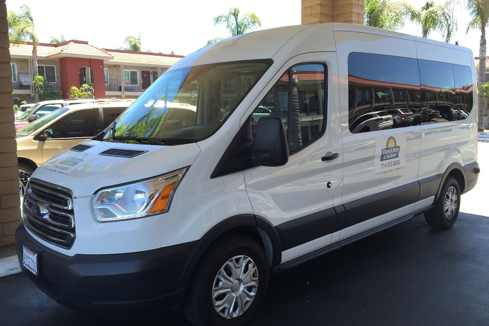 デイズ イン & スイーツ バイ ウィンダム アナハイム アット ディズニーランド パーク 写真