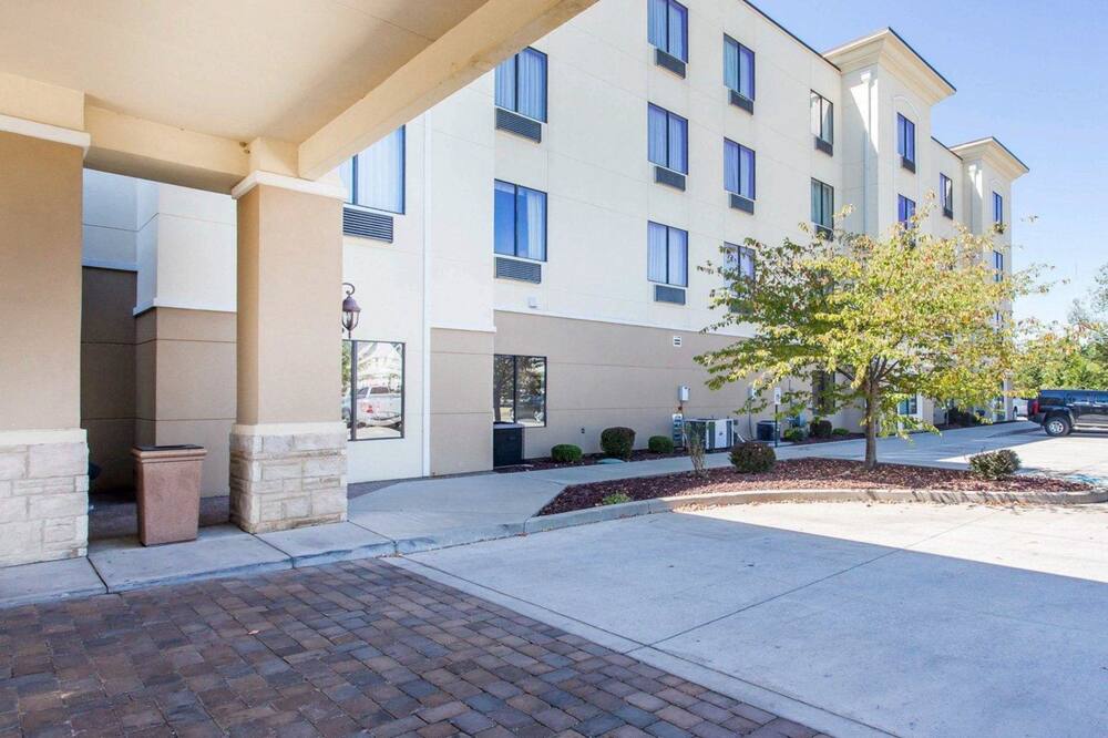 コンフォート イン & スイーツ マディソンビル 写真