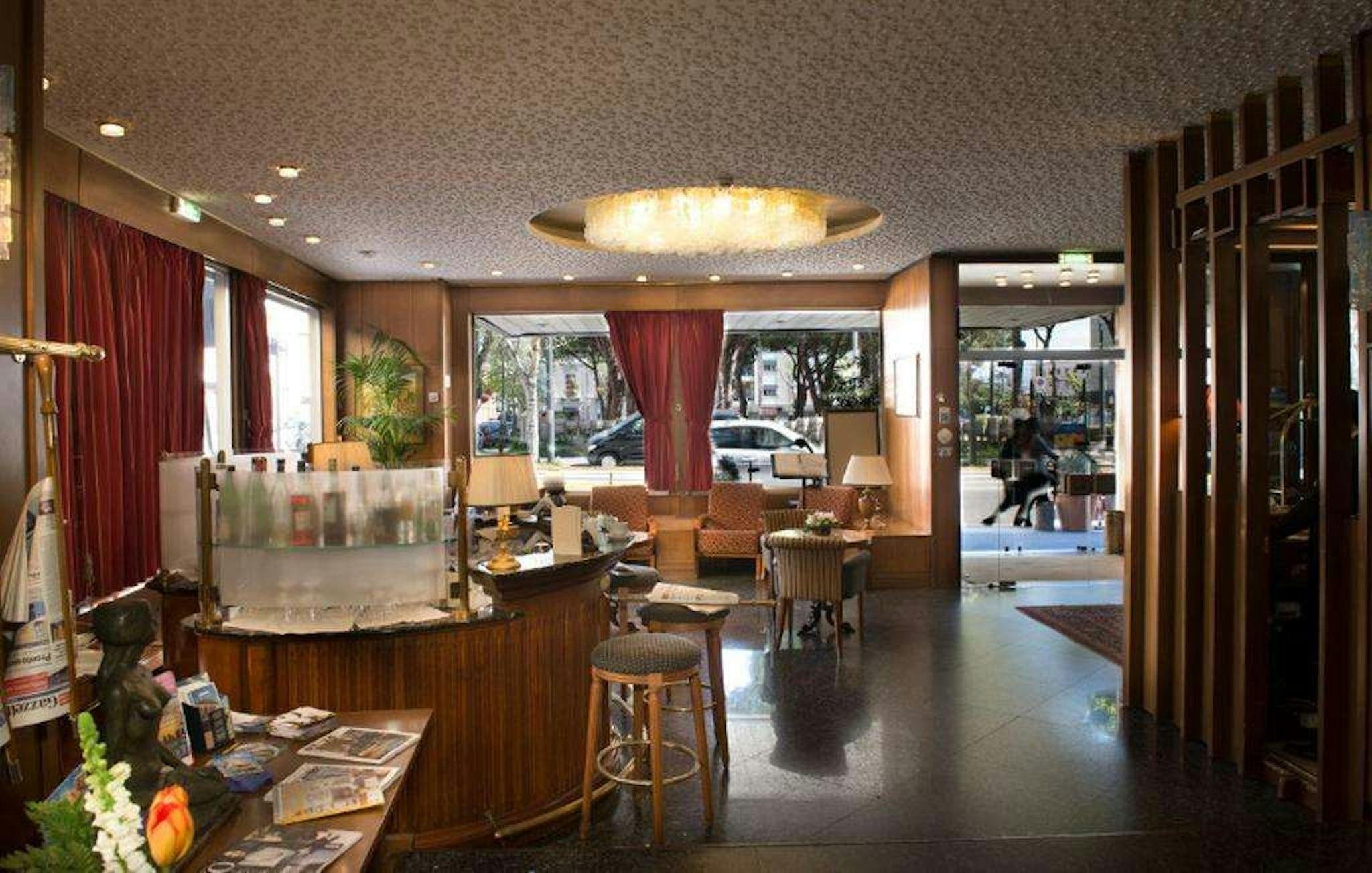 Royal Palace Hotel 写真