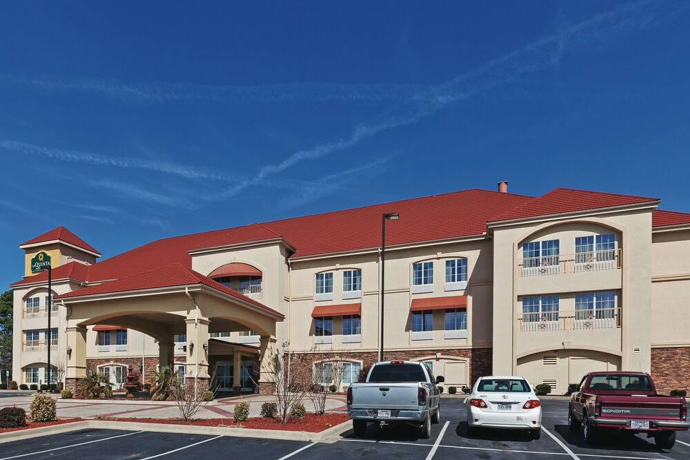 ラ キンタ イン & スイーツ バイ ウィンダム サーシー 写真