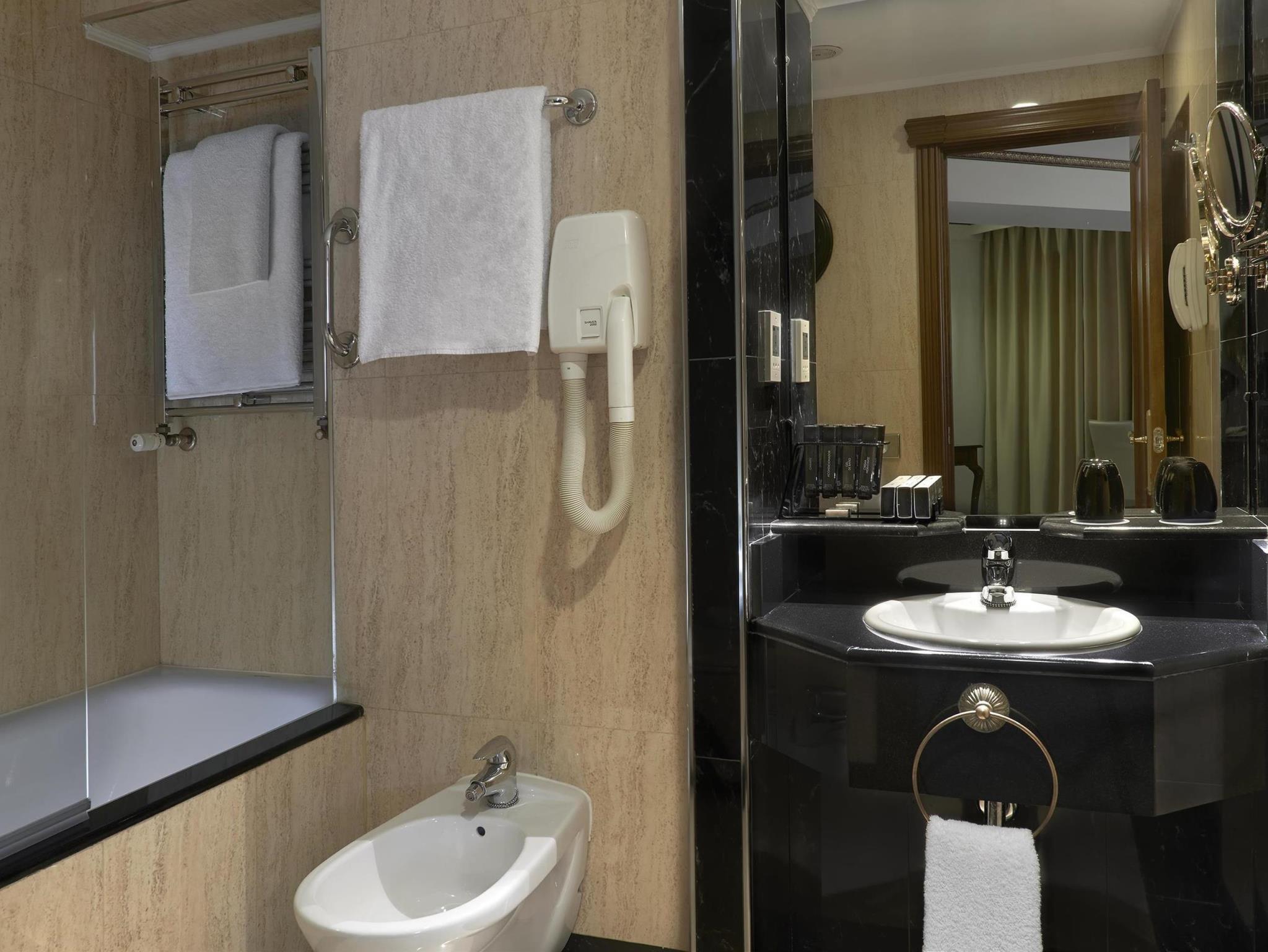 メリア ホワイト ハウス アパートメンツ 写真