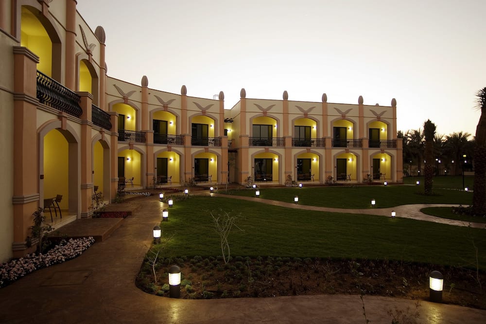 アル アイン ロタナ 写真