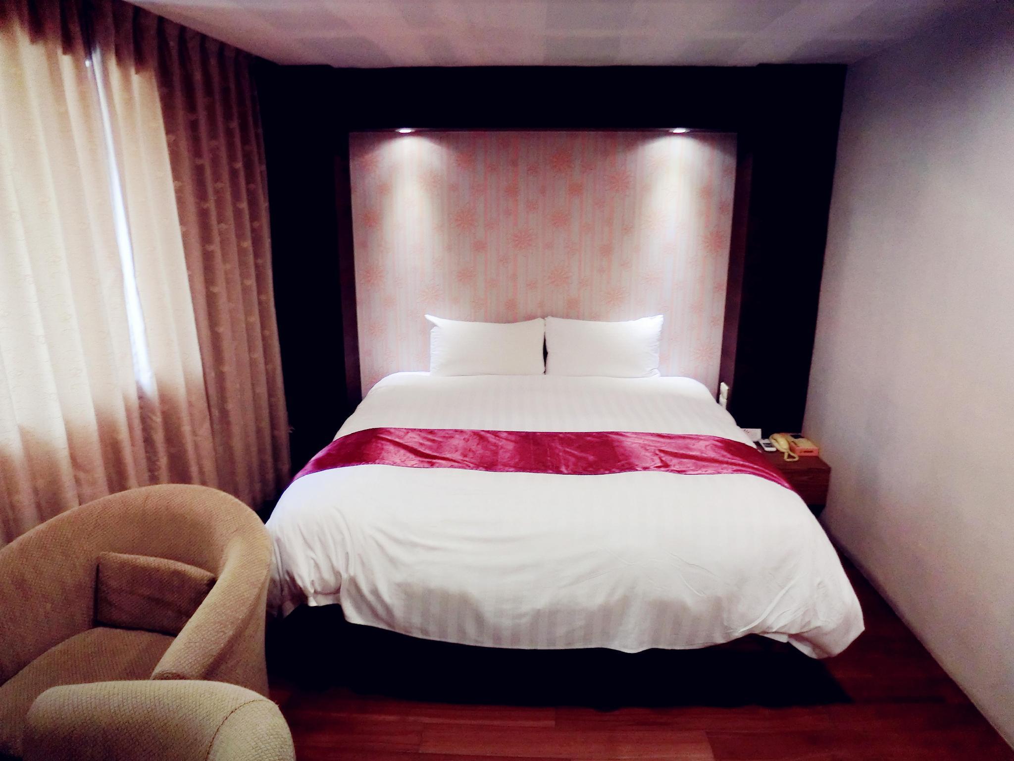 エブリデイ ホット スプリング ホテル 写真