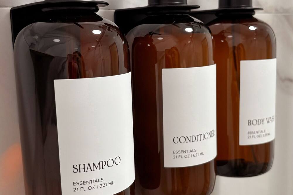 ウィスパリング サンズ モーテル 写真