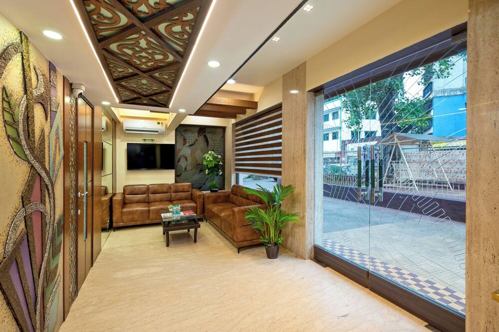 ホテル カルパナ パレス 写真